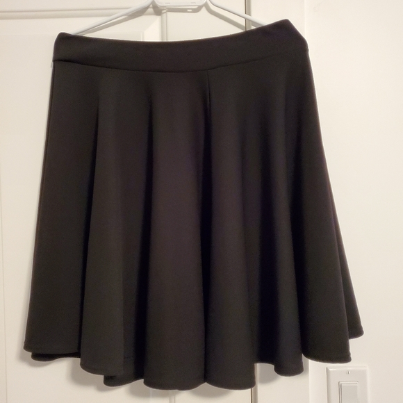 🌟3 for $25- Black Circle Skirt - Picture 3 of 10